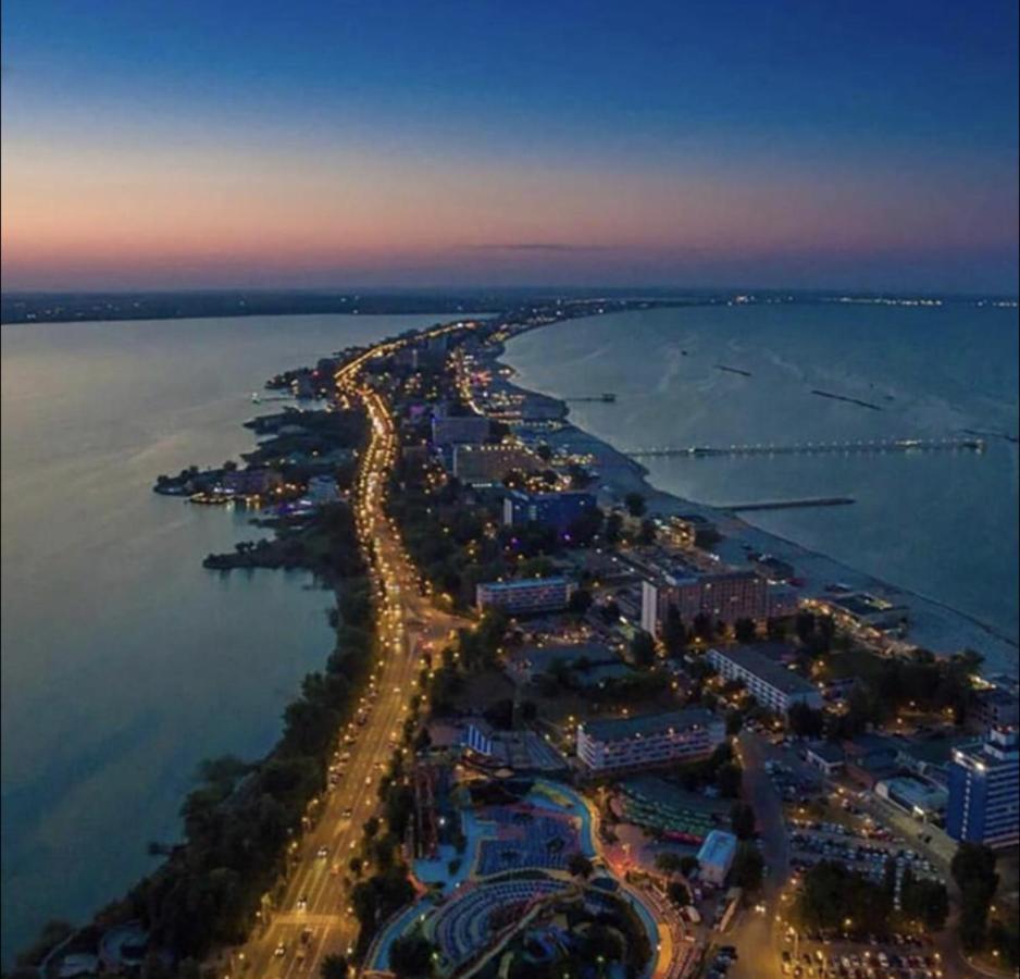Summerland Sea&Lake Mamaia Bagian luar foto